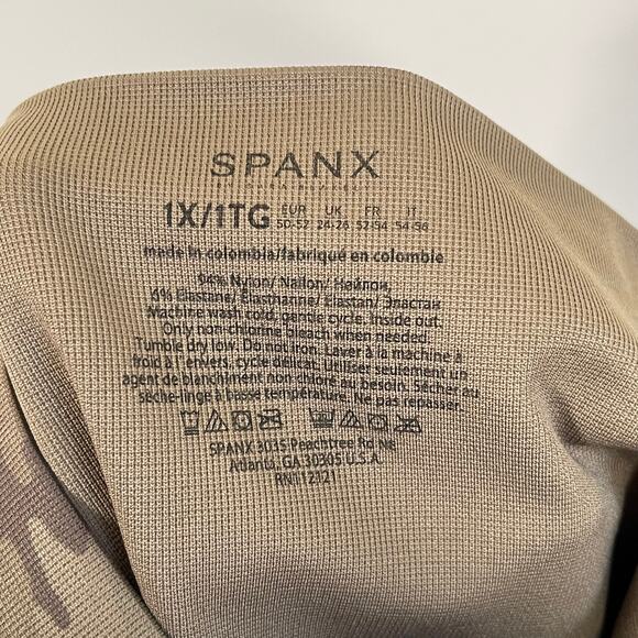 Spanx • Look At Me Now Seamless Cropped Camo Leggings - Picture 5 of 5